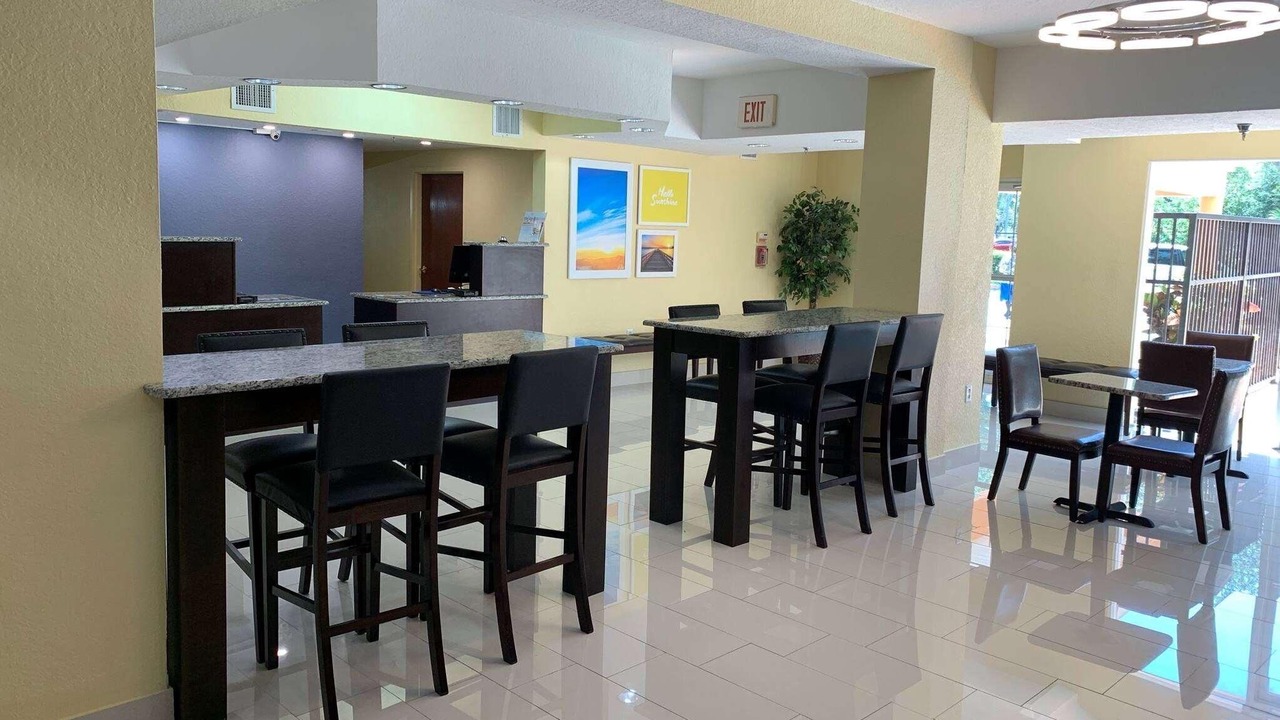 Photo of Livingroom in Pinecrest West Park