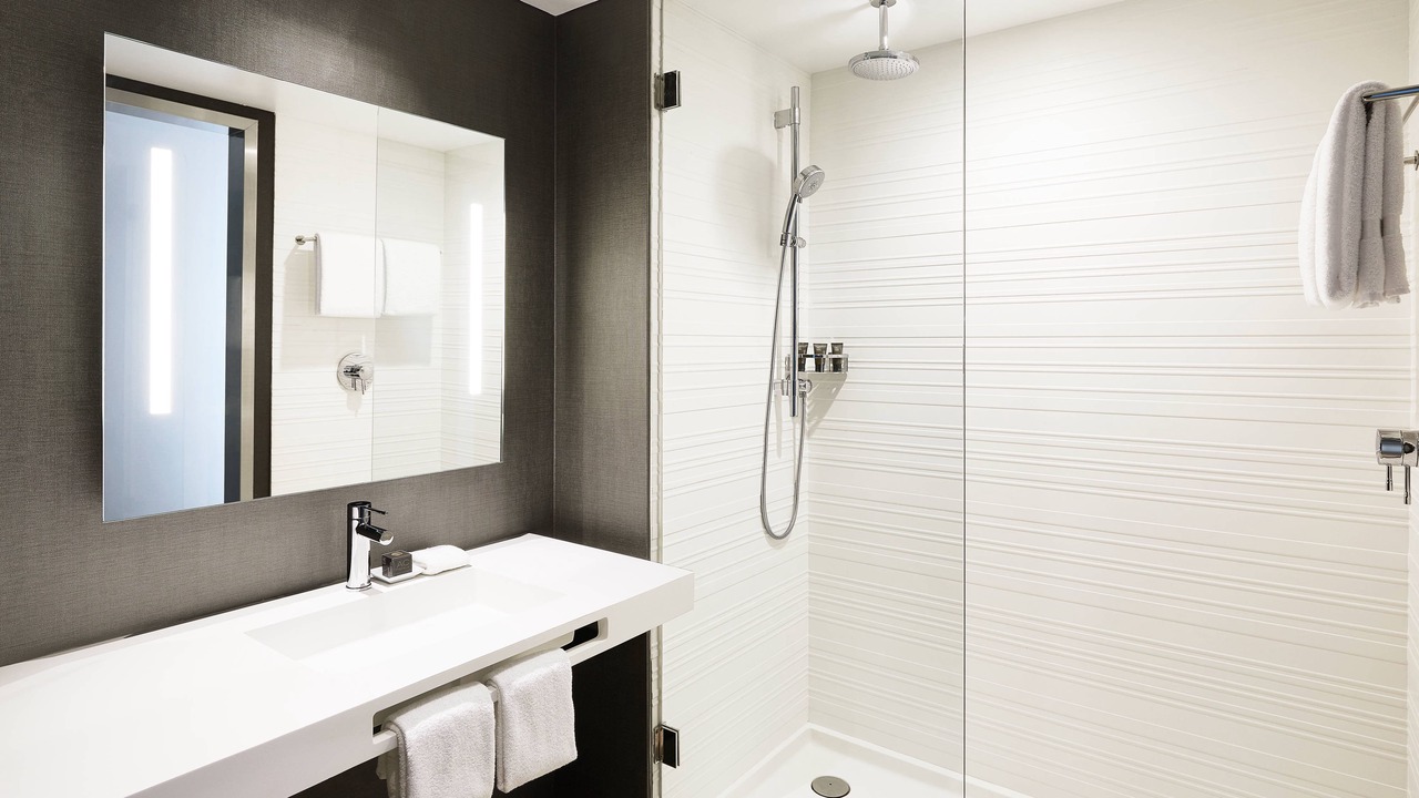 Photo of Bathroom in Carver City - Lincoln Gardens
