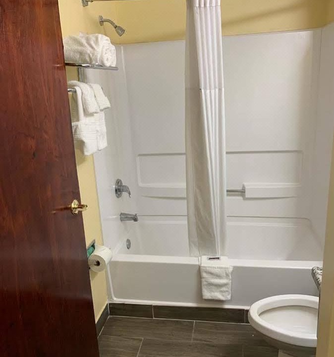 Photo of Bathroom in Pinecrest West Park