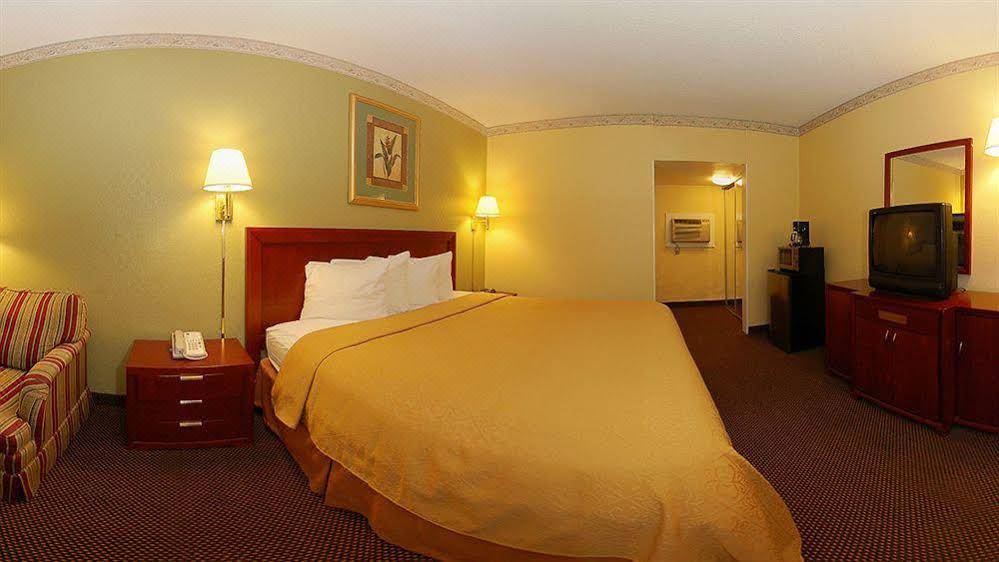 Photo of Bedroom in Golfview