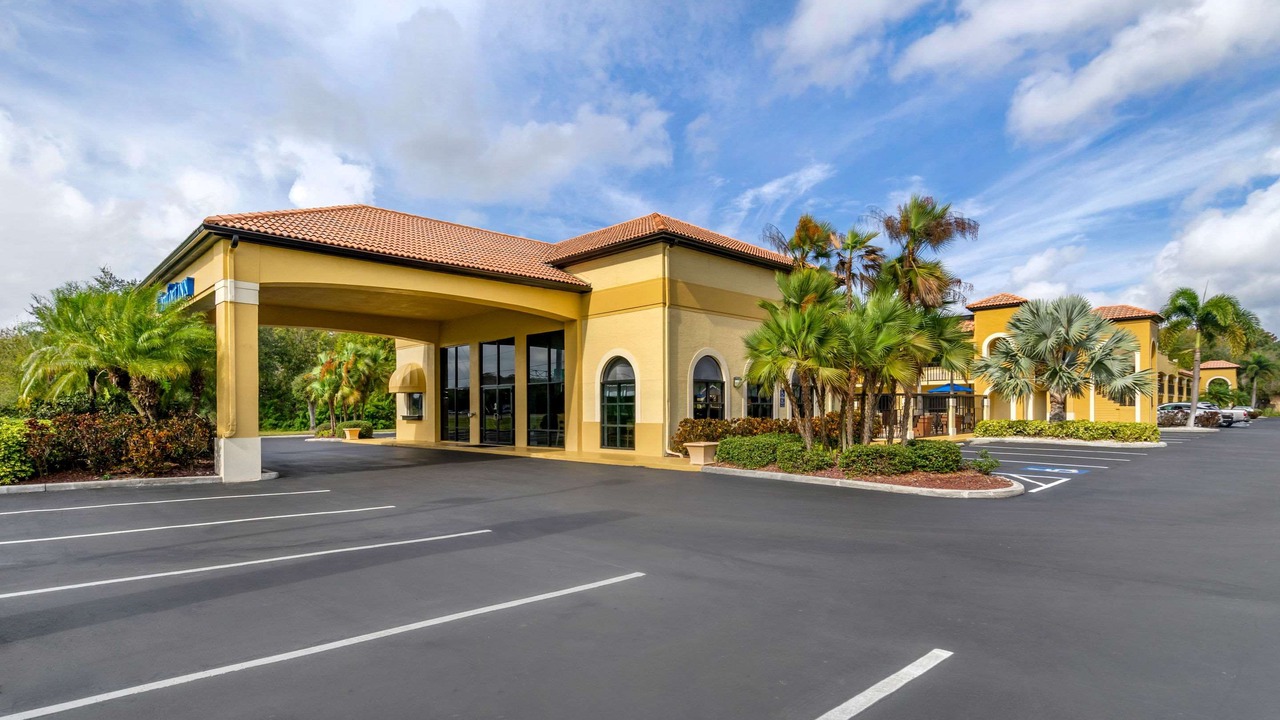 Photo of Buildings in Sun City Center