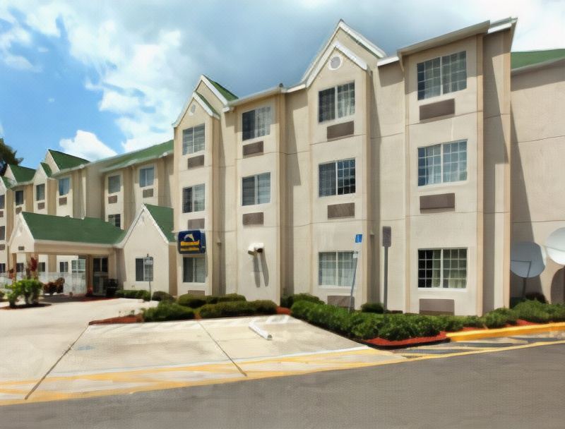 Photo of Buildings in Pinecrest West Park