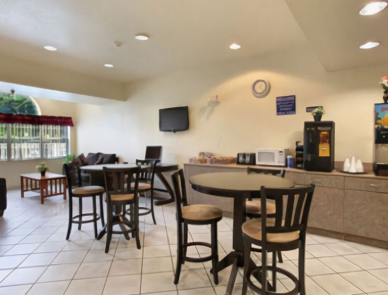 Photo of Livingroom in Pinecrest West Park