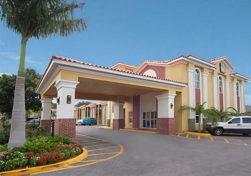 Photo of Buildings in Golfview