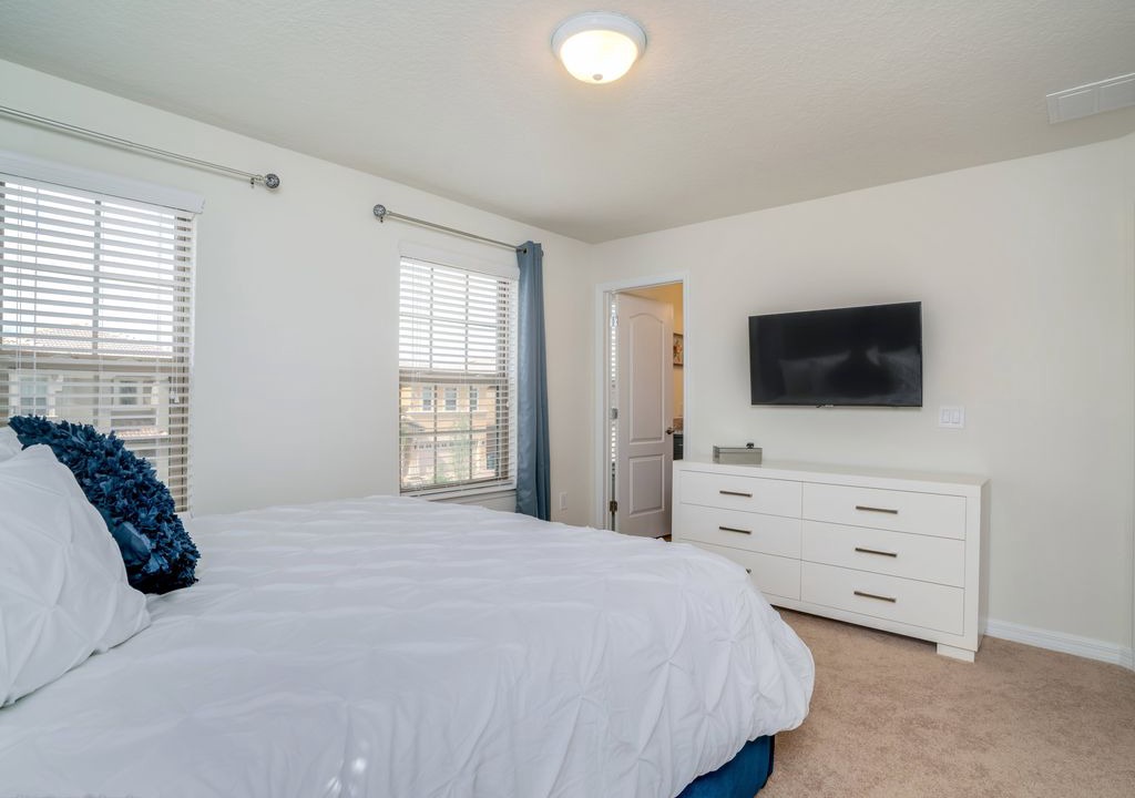 Photo of Bedroom in Bay Lake