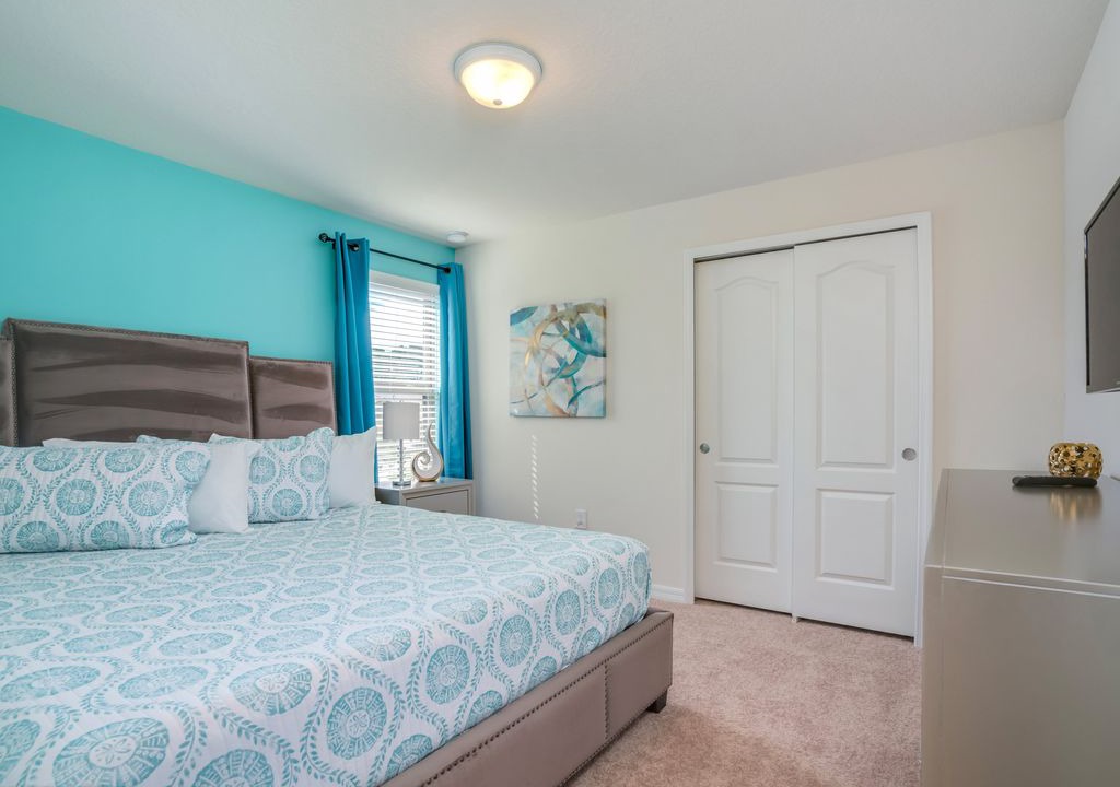 Photo of Bedroom in Bay Lake