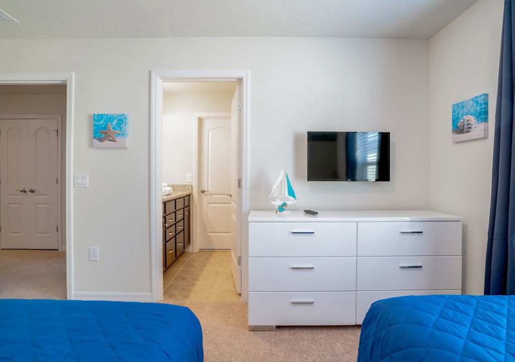 Photo of Bedroom in Bay Lake