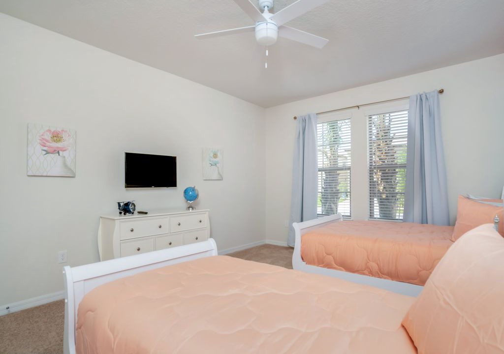 Photo of Bedroom in Bay Lake