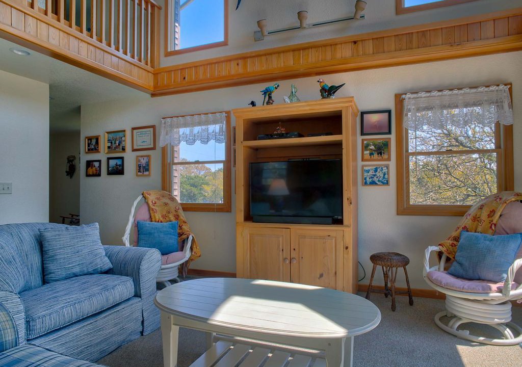 Photo of Livingroom in Brigands' Bay