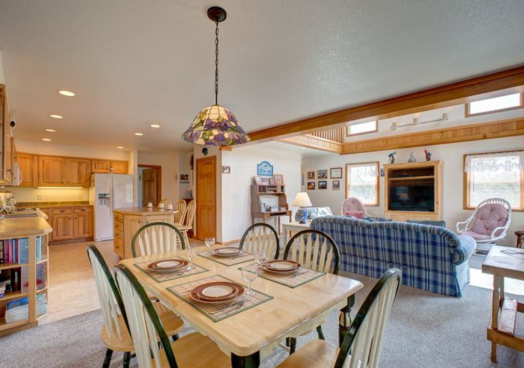 Photo of Livingroom in Brigands' Bay