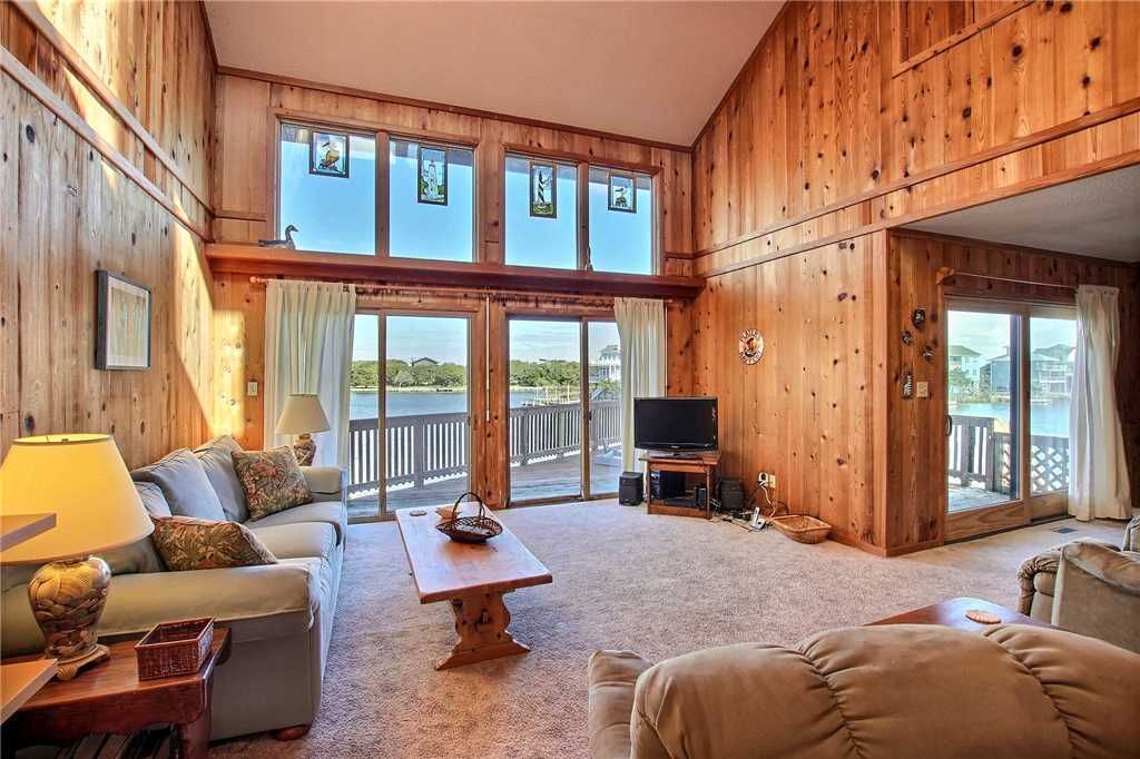Photo of Livingroom in Brigands' Bay