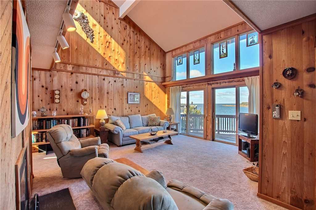 Photo of Livingroom in Brigands' Bay