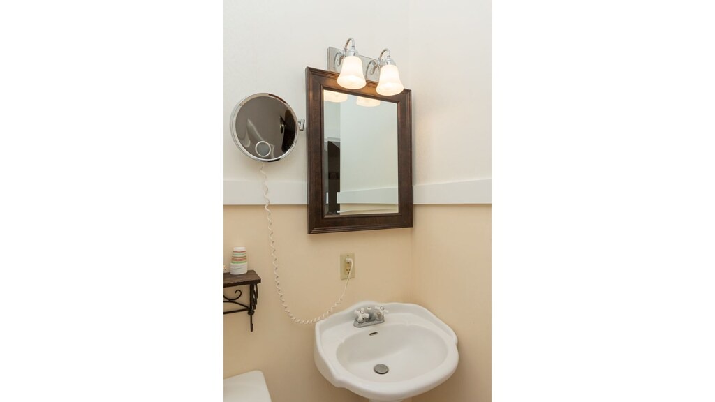 Photo of Bathroom in Micanopy
