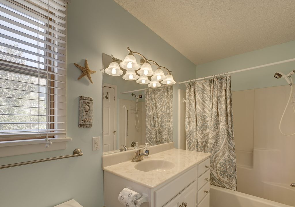 Photo of Bathroom in Brigands' Bay