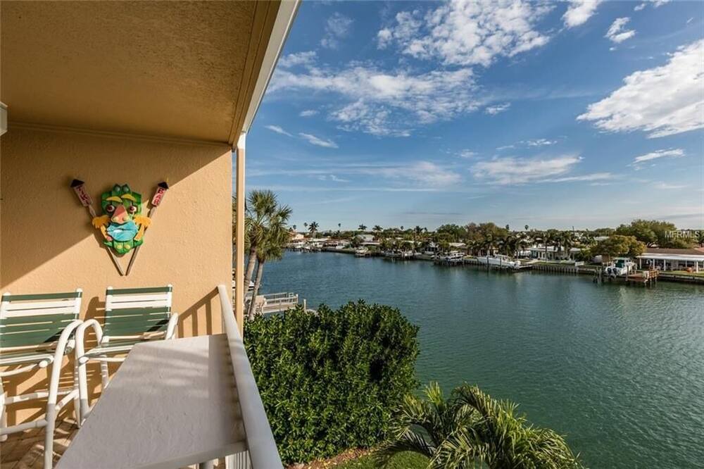 Photo of Patio Balcony in Capri Isle