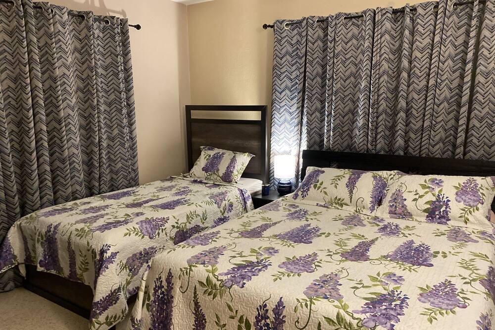 Photo of Bedroom in Ridge Manor