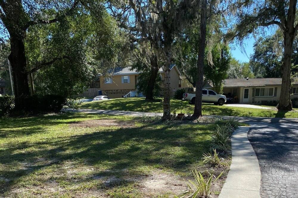 Photo of Outdoor in Ridge Manor