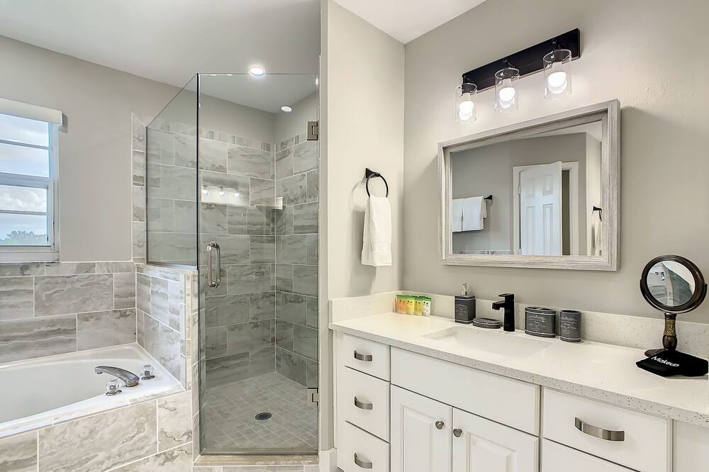 Photo of Bathroom in Crescent Lakes