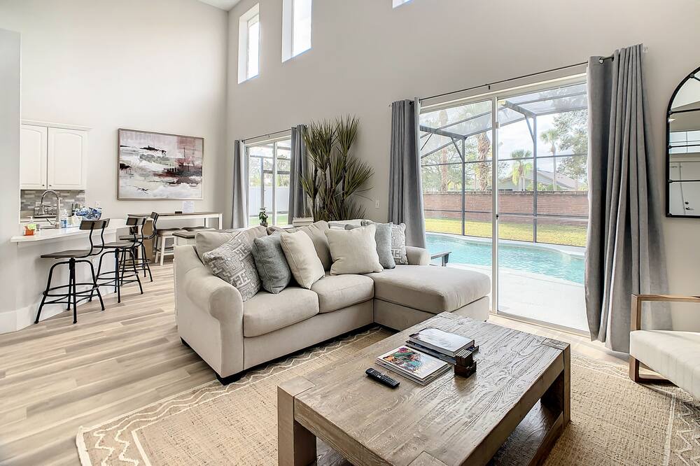 Photo of Livingroom in Crescent Lakes