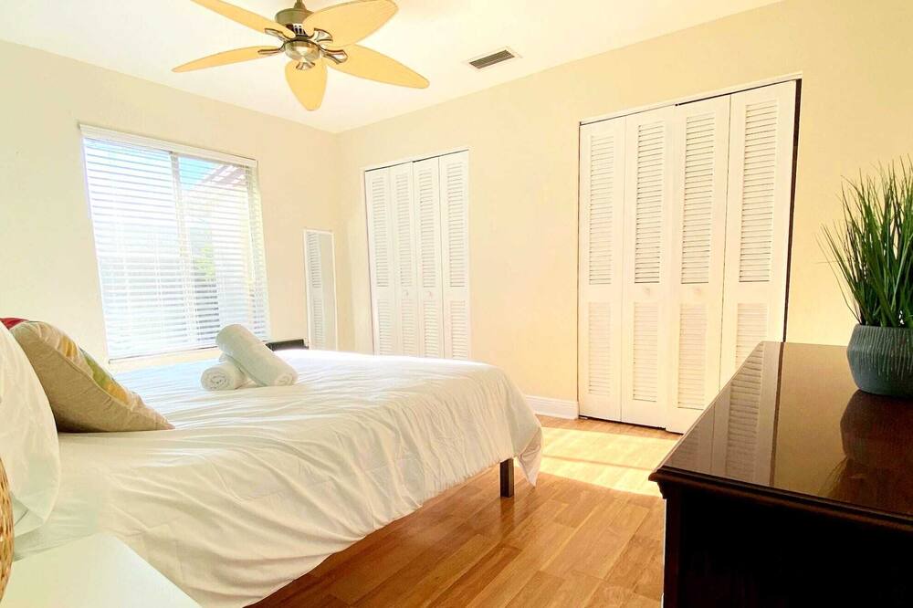 Photo of Bedroom in Egypt Lake-Leto