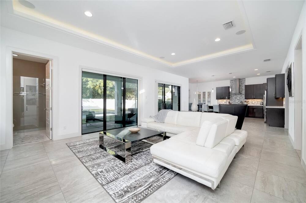 Photo of Livingroom in Parkland Estates