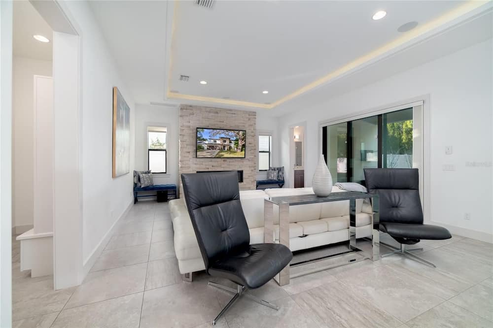 Photo of Livingroom in Parkland Estates