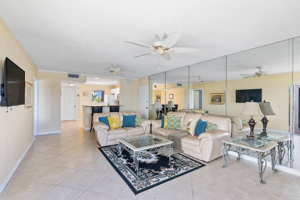 Photo of Livingroom in Pinellas Point