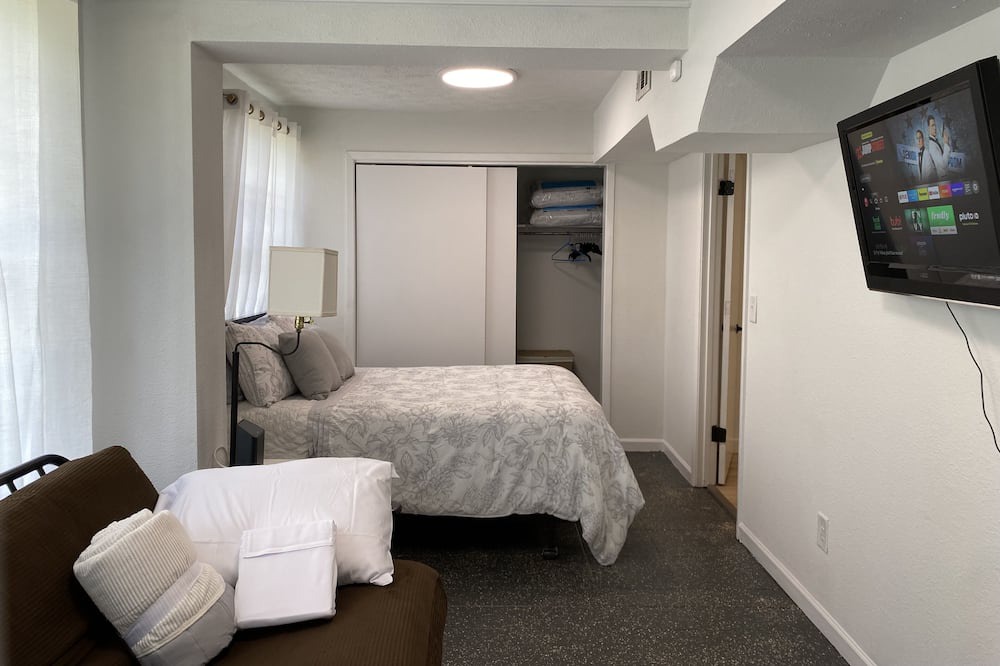 Photo of Bedroom in Murray Hill