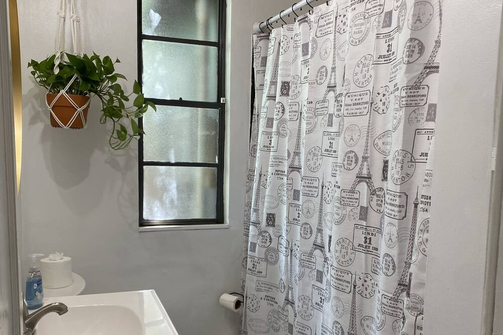 Photo of Bathroom in Murray Hill