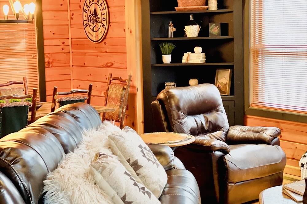 Photo of Livingroom in Ridgeline Vistas