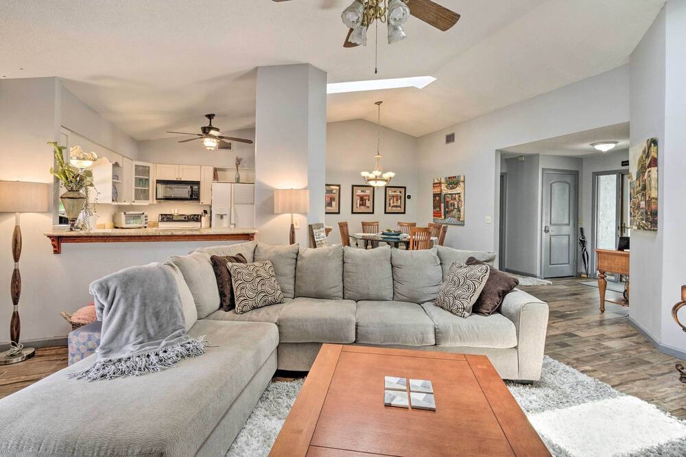 Photo of Livingroom in Goldenrod