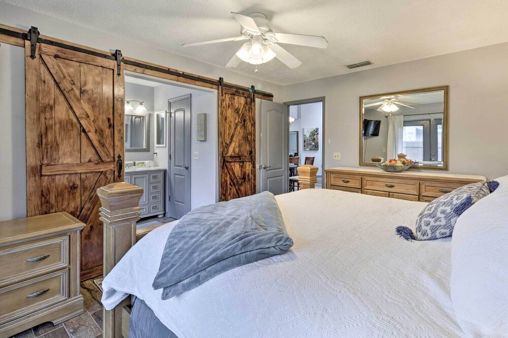Photo of Bedroom in Goldenrod