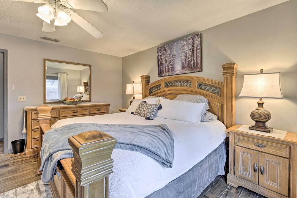 Photo of Bedroom in Goldenrod