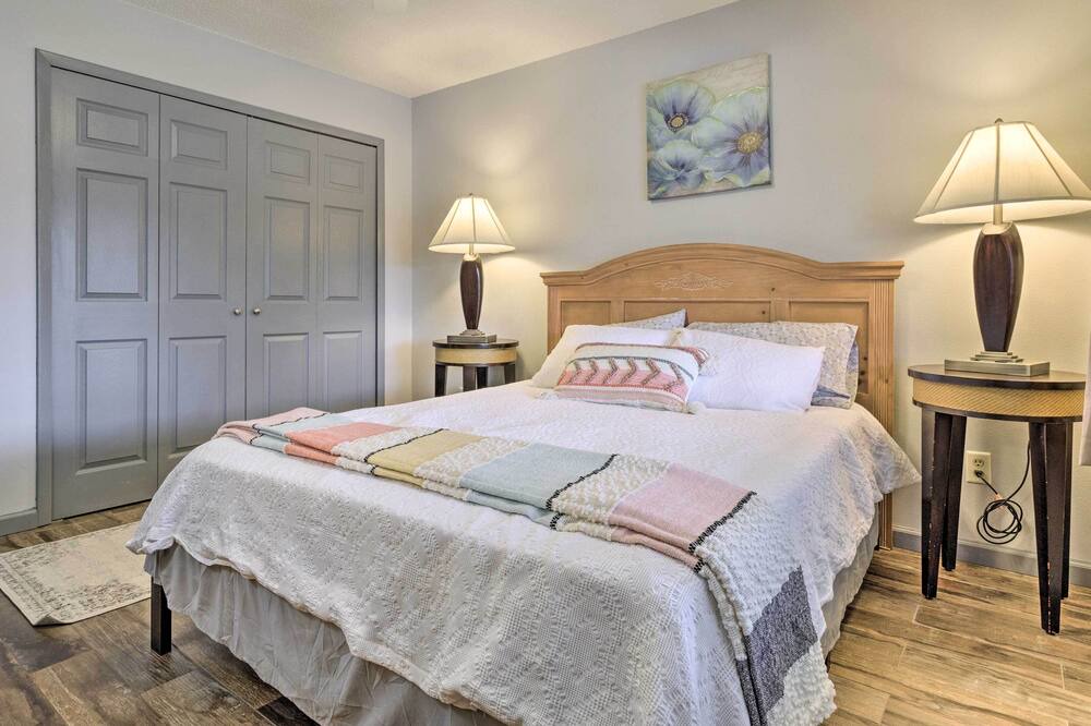 Photo of Bedroom in Goldenrod