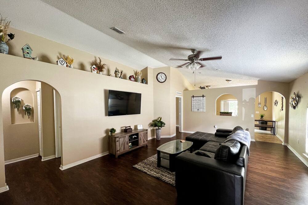 Photo of Livingroom in Wesley Chapel South