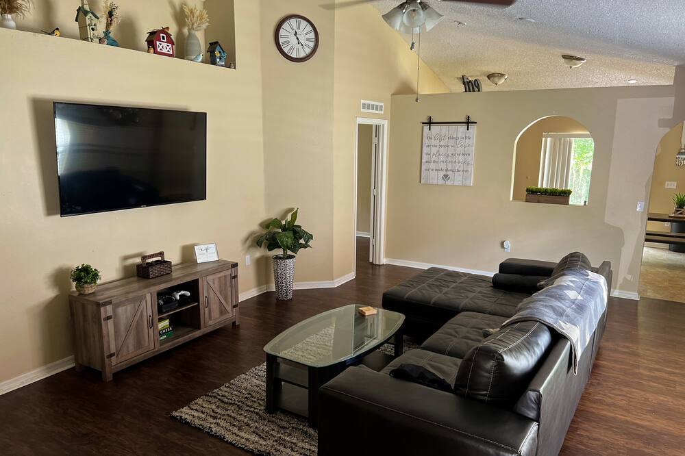 Photo of Livingroom in Wesley Chapel South