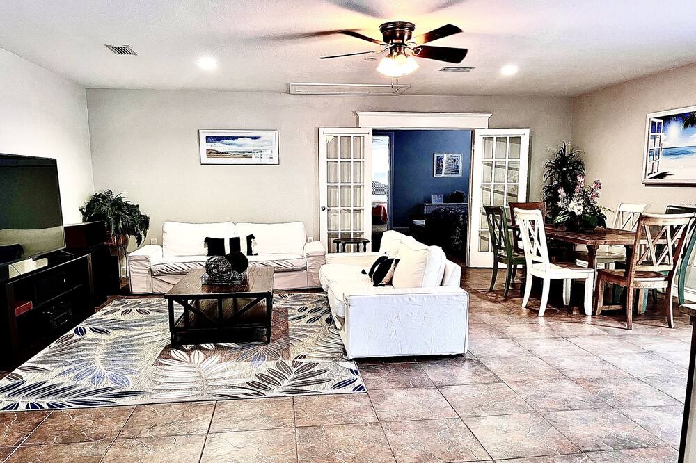 Photo of Livingroom in Westchase