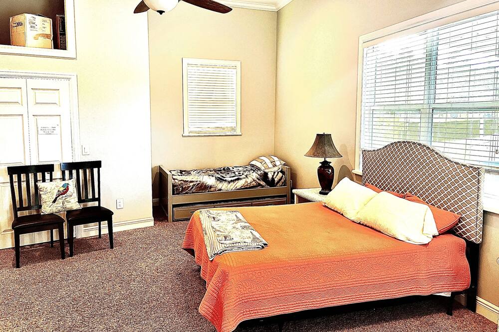 Photo of Bedroom in Westchase
