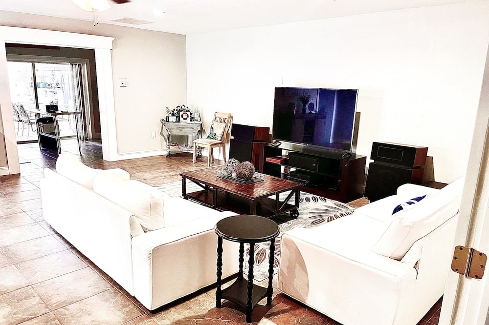 Photo of Livingroom in Westchase