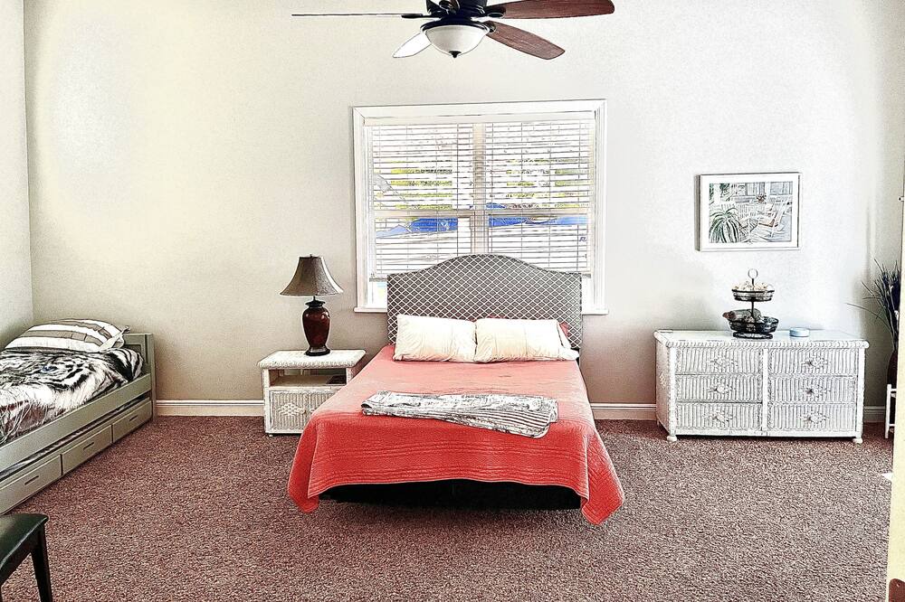 Photo of Bedroom in Westchase