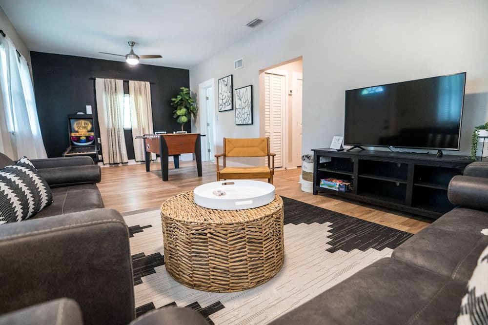 Photo of Livingroom in Murray Hill