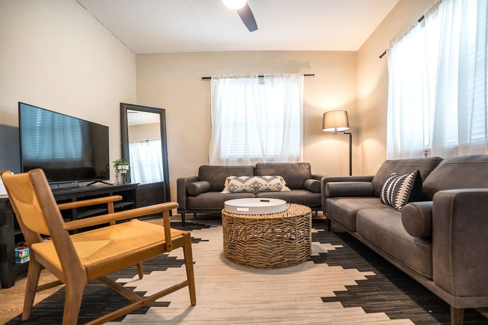 Photo of Livingroom in Murray Hill