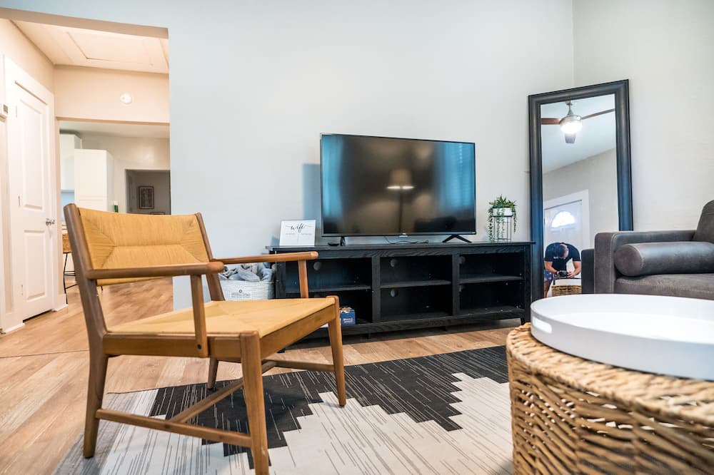 Photo of Livingroom in Murray Hill