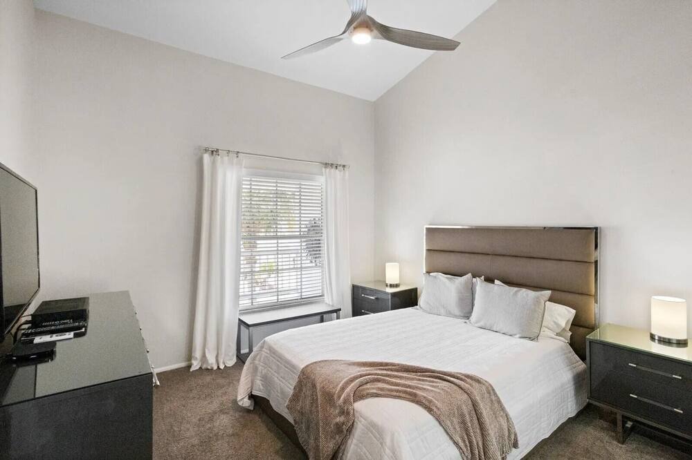 Photo of Bedroom in Capri Isle