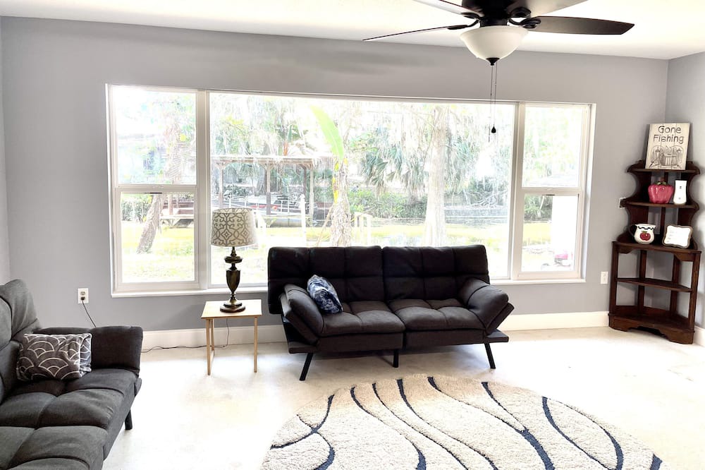 Photo of Bedroom in Tavares