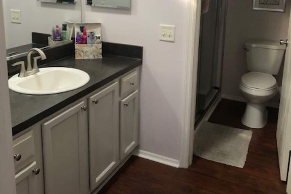 Photo of Bathroom in Candler