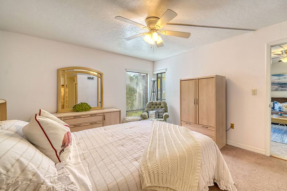 Photo of Bedroom in Gulf Gate Estates