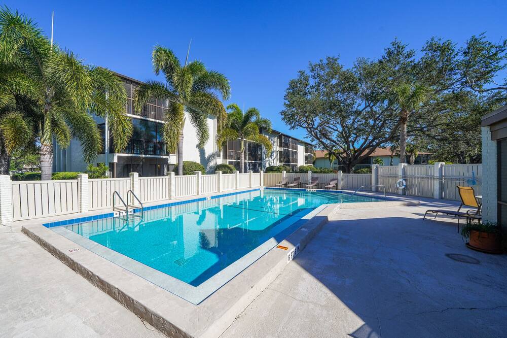 Photo of Outdoor in Gulf Gate Estates