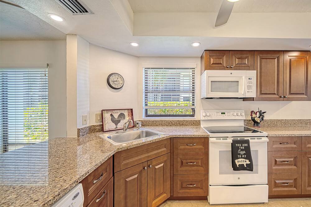 Photo of Kitchen in Gulf Gate Estates