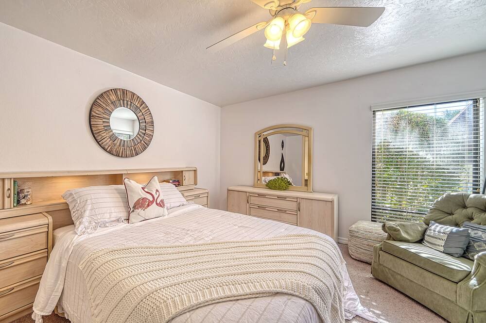 Photo of Bedroom in Gulf Gate Estates